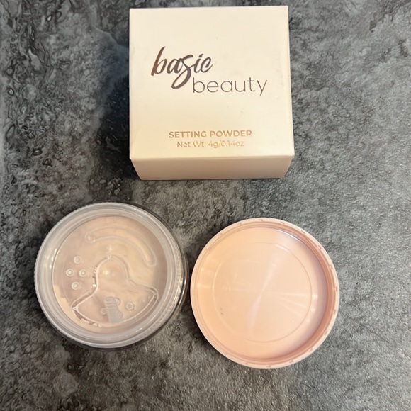 Basic Beauty Translucent Setting Powder - Picture 4 of 4